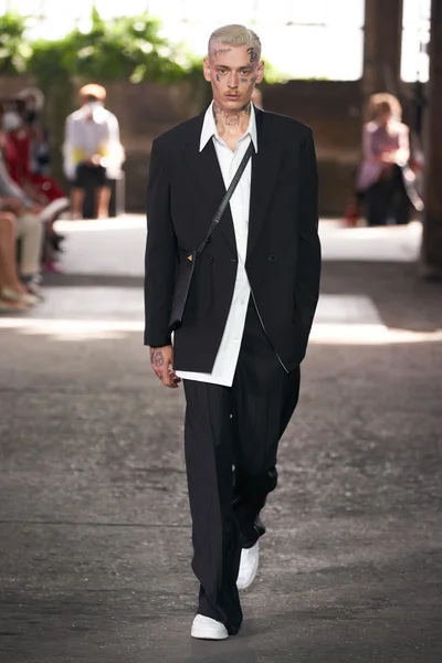 Look 9